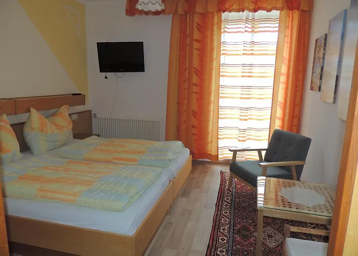 Han/Misafirhane Kirchenwirt Kreuzen (Upper Austria)