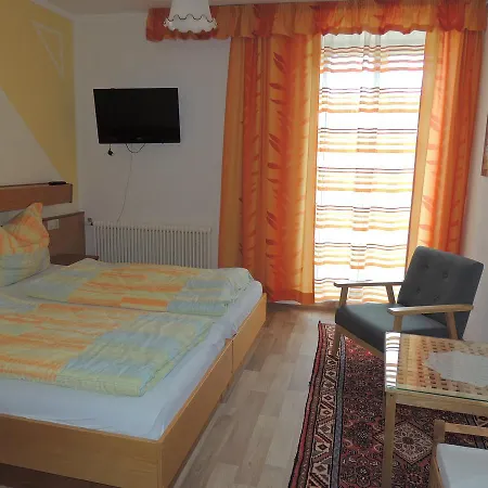 Värdshus Kirchenwirt Kreuzen (Upper Austria)